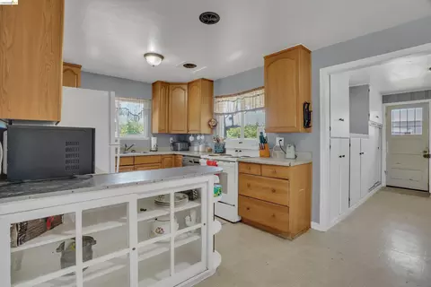 Kitchen - 2080 Ohara Ave, Oakley, CA 94561 photo 1 of 4