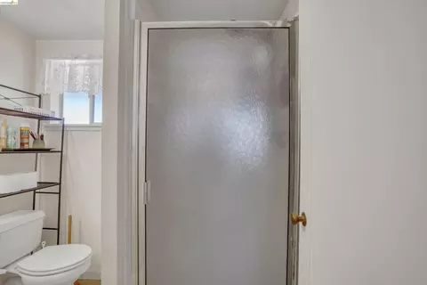 Bath - 2080 Ohara Ave, Oakley, CA 94561 photo 3 of 3