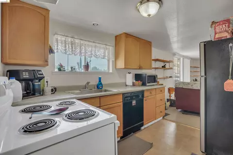 Kitchen - 2080 Ohara Ave, Oakley, CA 94561 photo 4 of 4