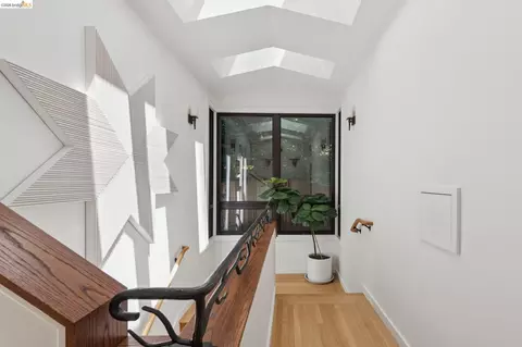 Entry Way - 1196 Keith Ave, Berkeley, CA 94708 photo 4 of 6