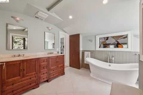 Bath - 1196 Keith Ave, Berkeley, CA 94708 photo 4 of 5
