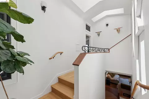 Entry Way - 1196 Keith Ave, Berkeley, CA 94708 photo 3 of 6
