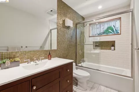 Bath - 1196 Keith Ave, Berkeley, CA 94708 photo 2 of 5