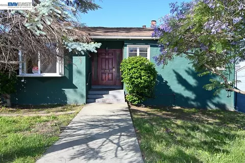 8809 Seneca St, Oakland, CA 94605