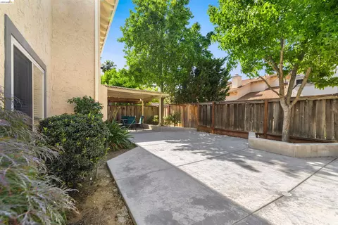 Exterior - 2135 Rock Pass Pl, Martinez, CA 94553 photo 2 of 4