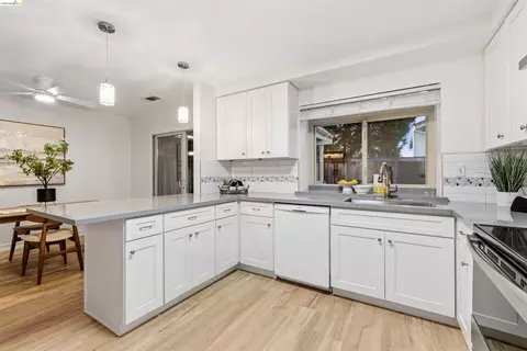 Kitchen - 2135 Rock Pass Pl, Martinez, CA 94553 photo 3 of 4