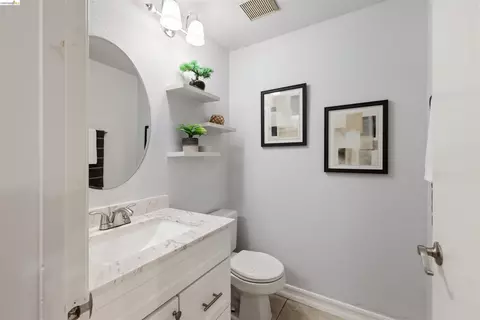 Bath - 2135 Rock Pass Pl, Martinez, CA 94553 photo 4 of 4