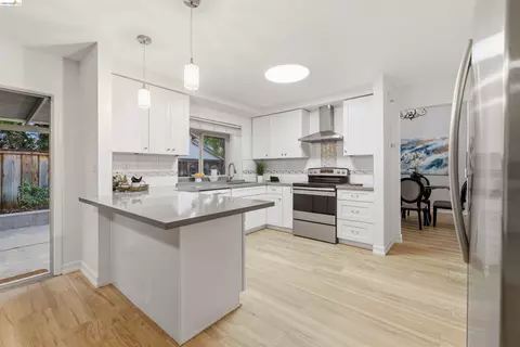 Kitchen - 2135 Rock Pass Pl, Martinez, CA 94553 photo 1 of 4