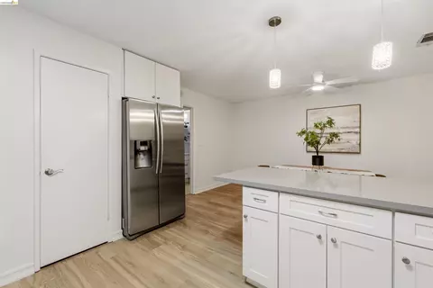 Kitchen - 2135 Rock Pass Pl, Martinez, CA 94553 photo 4 of 4