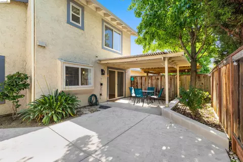 Exterior - 2135 Rock Pass Pl, Martinez, CA 94553 photo 3 of 4