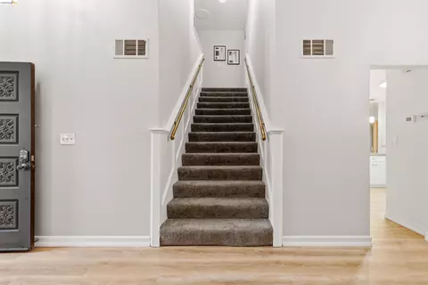 Entry Way - 2135 Rock Pass Pl, Martinez, CA 94553 photo 2 of 2