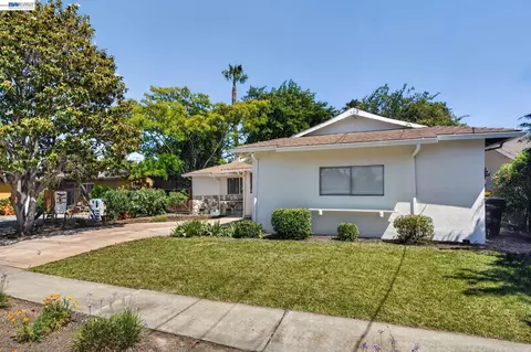 Exterior - 3436 Thunderbird Dr, Concord, CA 94520 photo 2 of 7