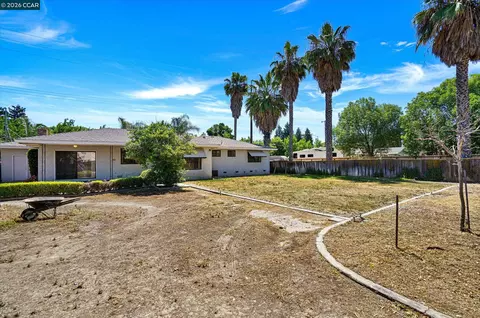 Exterior - 2585 S Macarthur Dr, Tracy, CA 95376 photo 3 of 8