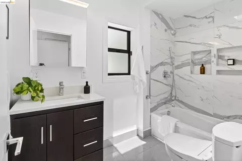 Bath - 1126 Keeler Ave, Berkeley, CA 94708 photo 1 of 3