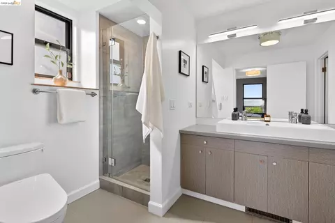 Bath - 1126 Keeler Ave, Berkeley, CA 94708 photo 2 of 3