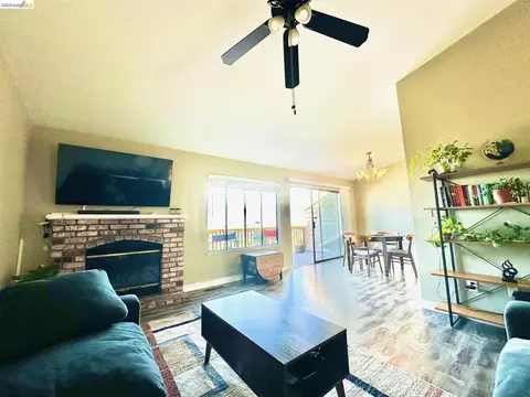 Living - 222 Manuel Ct, Bay Point, CA 94565 photo 2 of 2