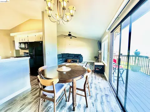Dining - 222 Manuel Ct, Bay Point, CA 94565 photo 3 of 4