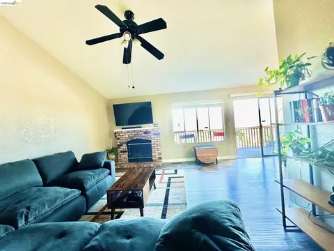 Living - 222 Manuel Ct, Bay Point, CA 94565 photo 1 of 2