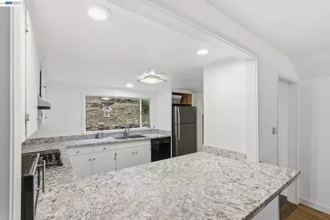 Kitchen - 2929 Kilkare Rd, Sunol, CA 94586 photo 3 of 4