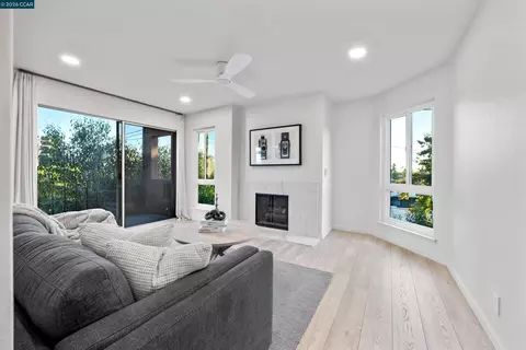 3751 Harrison St #301, Oakland, CA 94611