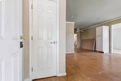 Entry Way - 1201 Magazine St, Vallejo, CA 94591 photo 1 of 2