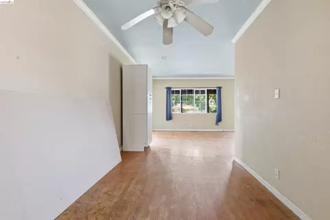 Living - 1201 Magazine St, Vallejo, CA 94591 photo 1 of 3
