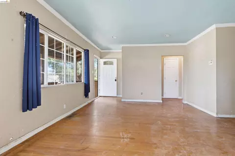 Living - 1201 Magazine St, Vallejo, CA 94591 photo 2 of 3