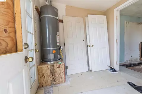 Entry Way - 1201 Magazine St, Vallejo, CA 94591 photo 2 of 2