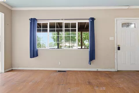 Living - 1201 Magazine St, Vallejo, CA 94591 photo 3 of 3