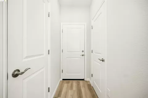Entry Way - 2829 Tradewind Ct, Alameda, CA 94501 photo 2 of 9