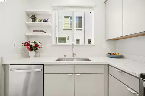 Kitchen - 2829 Tradewind Ct, Alameda, CA 94501 photo 3 of 4