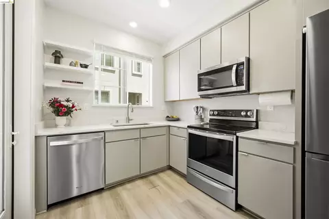 Kitchen - 2829 Tradewind Ct, Alameda, CA 94501 photo 2 of 4