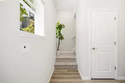 Entry Way - 2829 Tradewind Ct, Alameda, CA 94501 photo 3 of 9