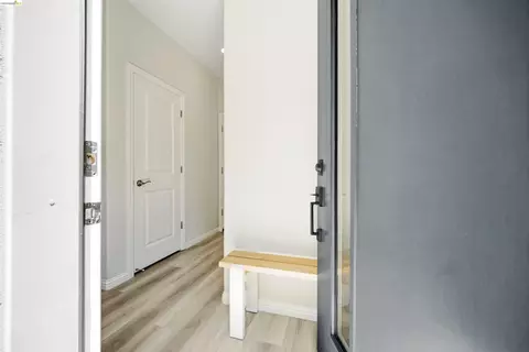Entry Way - 2829 Tradewind Ct, Alameda, CA 94501 photo 1 of 9