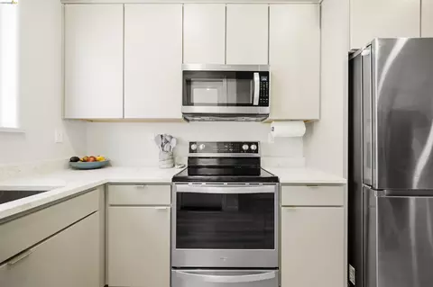 Kitchen - 2829 Tradewind Ct, Alameda, CA 94501 photo 4 of 4
