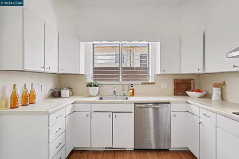 Kitchen - 2105 Mcgee Ave, Berkeley, CA 94703 photo 2 of 3