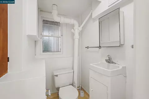 Bath - 2105 Mcgee Ave, Berkeley, CA 94703 photo 3 of 4