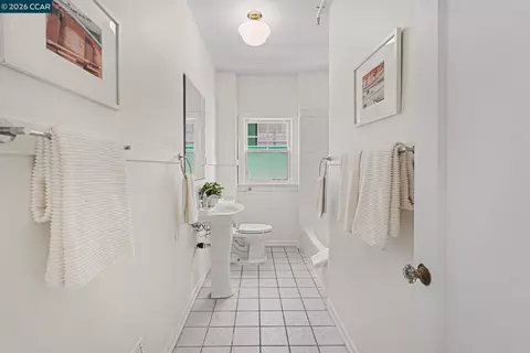 Bath - 2105 Mcgee Ave, Berkeley, CA 94703 photo 1 of 4