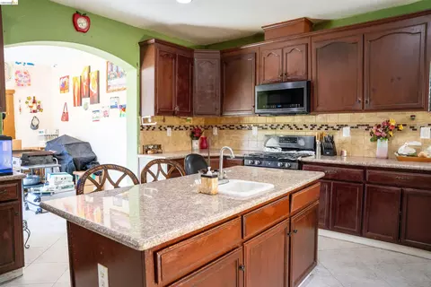 Kitchen - 505 Tuscany Ct, Patterson, CA 95363 photo 1 of 2
