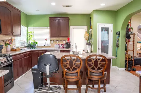 Kitchen - 505 Tuscany Ct, Patterson, CA 95363 photo 2 of 2