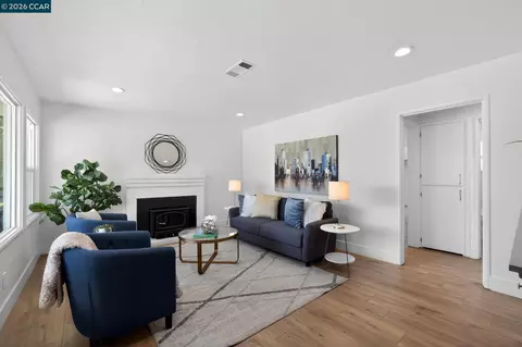 Living - 501 Cross St, Lodi, CA 95242 photo 1 of 3