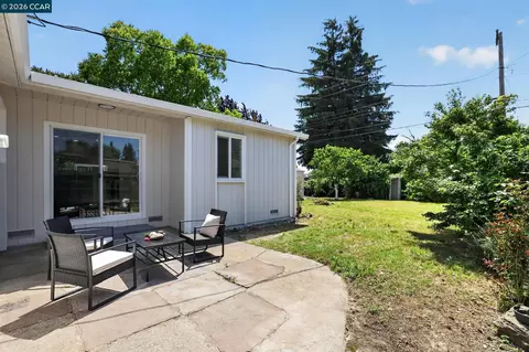 Exterior - 501 Cross St, Lodi, CA 95242 photo 2 of 4