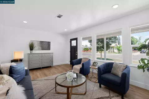 Living - 501 Cross St, Lodi, CA 95242 photo 3 of 3