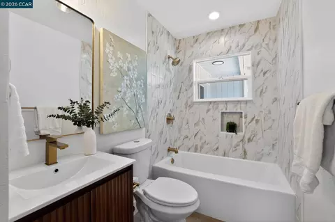 Bath - 501 Cross St, Lodi, CA 95242 photo 2 of 2