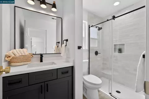 Bath - 501 Cross St, Lodi, CA 95242 photo 1 of 2