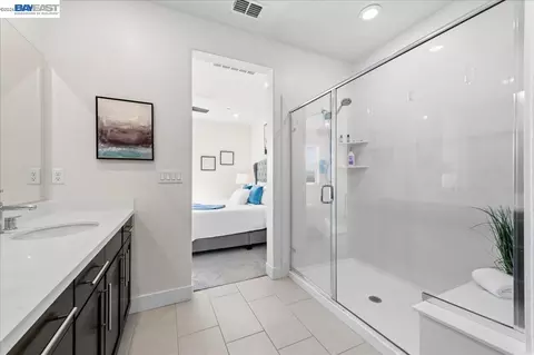 Bath - 3910 Scottfield St, Dublin, CA 94568 photo 3 of 5