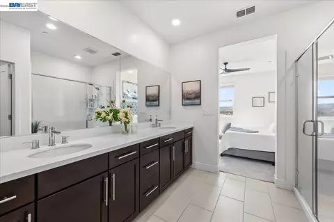 Bath - 3910 Scottfield St, Dublin, CA 94568 photo 4 of 5