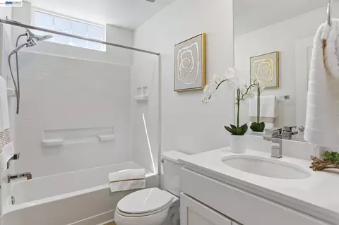 Bath - 37630 Breakers Rd, Newark, CA 94560 photo 3 of 5