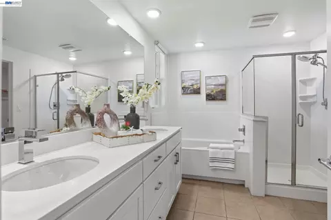 Bath - 37630 Breakers Rd, Newark, CA 94560 photo 1 of 5