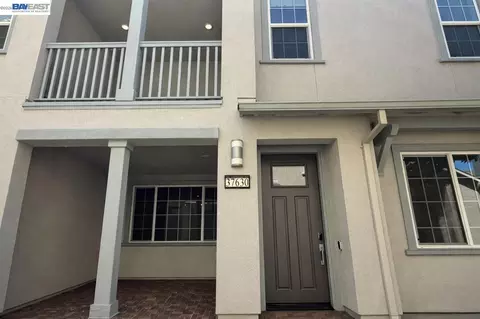 37630 Breakers Rd, Newark, CA 94560